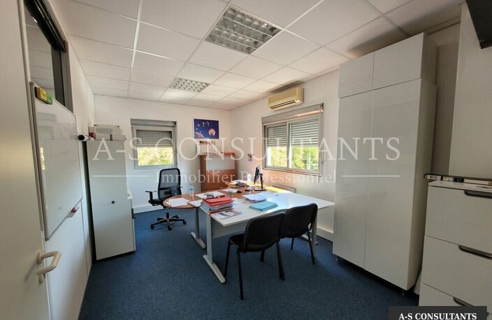 BUREAUX à louer — photo 4