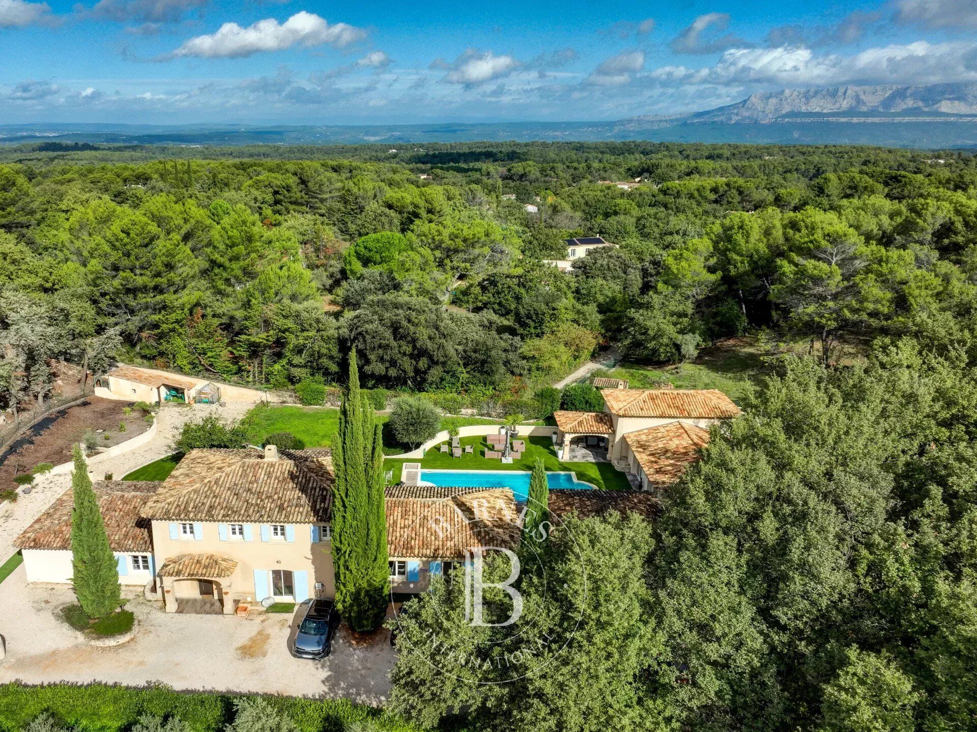 Villa / Maison 10 pièces  à vendre Aix-en-Provence 13100