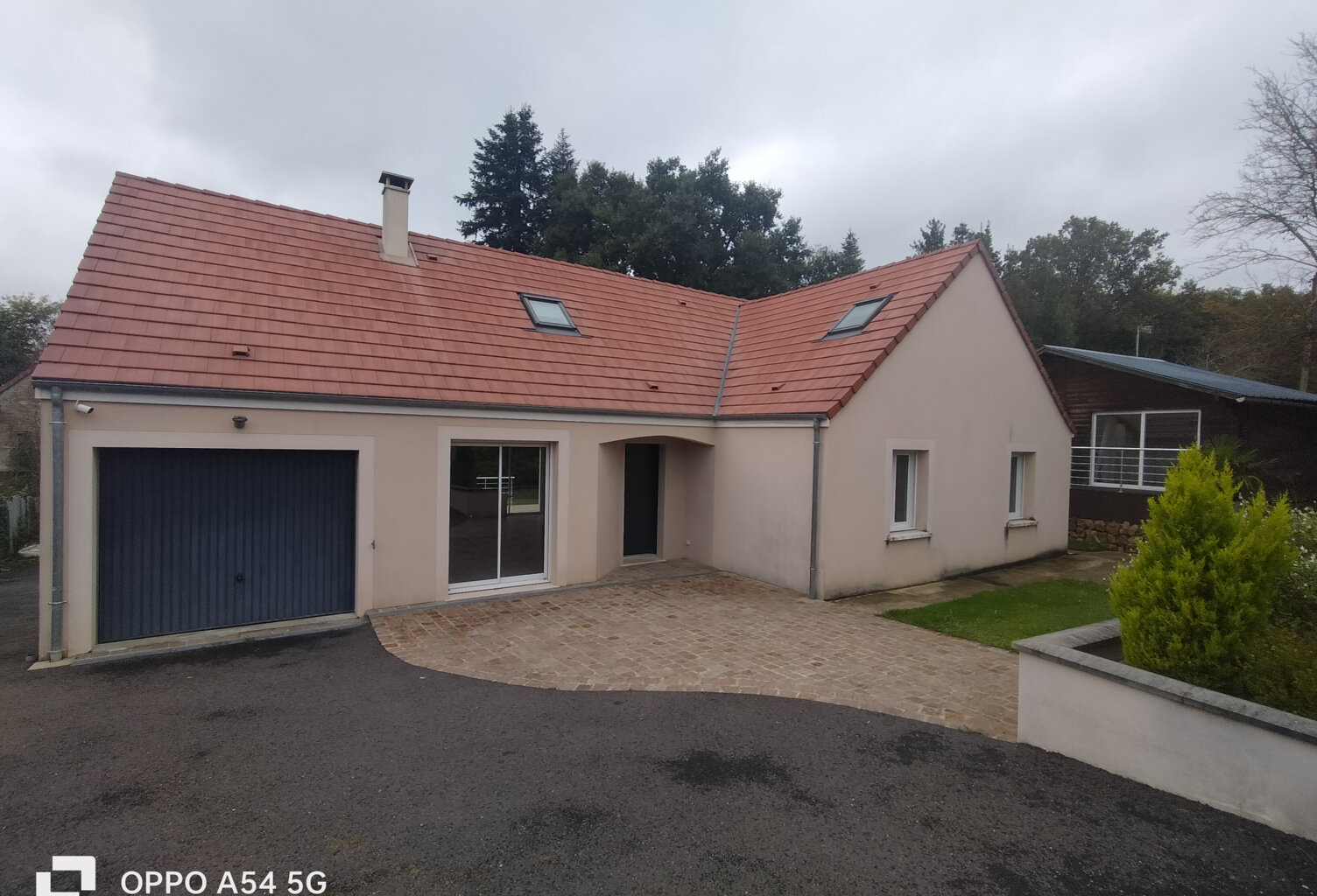 PAVILLON RECENT AVEC VIE DE PLAIN PIED, 5 CHAMBRES, 1884M2 T — photo 1