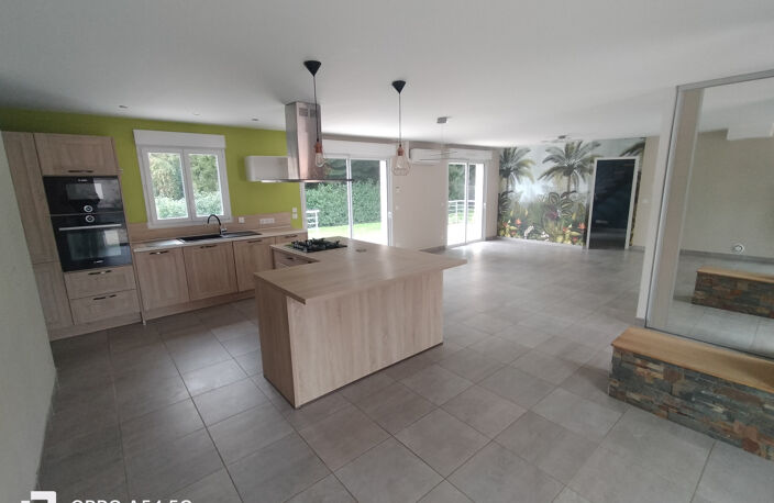 PAVILLON RECENT AVEC VIE DE PLAIN PIED, 5 CHAMBRES, 1884M2 T — photo 5