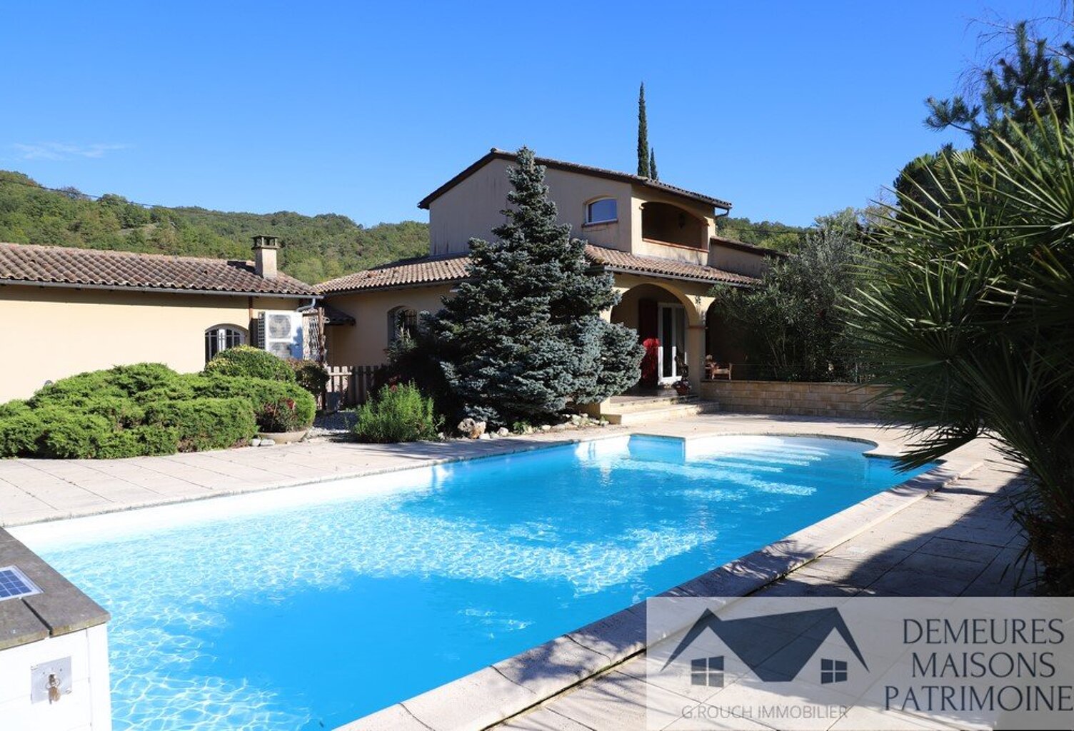 Villa — photo 1