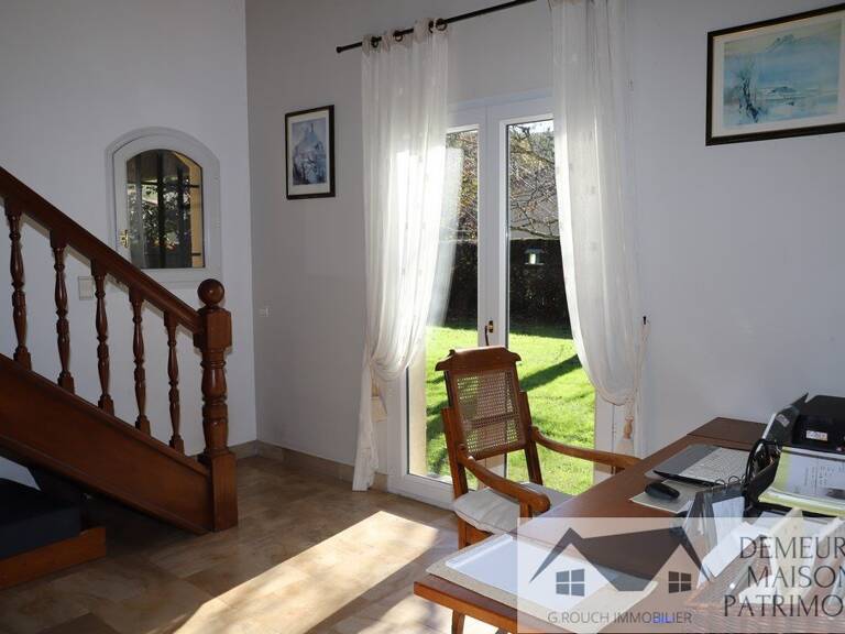 Villa — photo 1