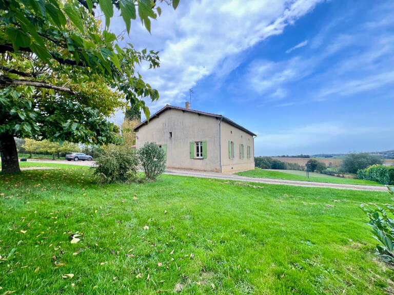 Entre Villeneuve sur lot et EYMET, plain-pied avec une grande dépendance et un terrain d'environ 8 000m2 avec vue panoramique. Beaucoup de potentiel pour cette maison comprenant une véranda, une grande cuisine, un salon, 4 chambres et un bureau, une salle — photo 1