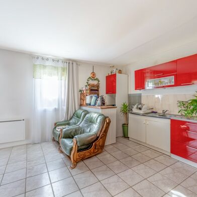 Immeuble  275600 €