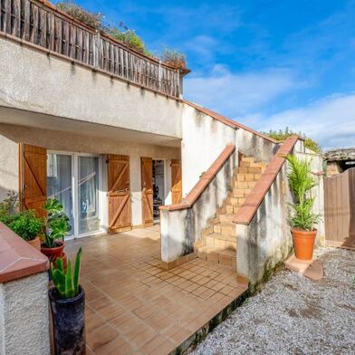 Immeuble  275600 €