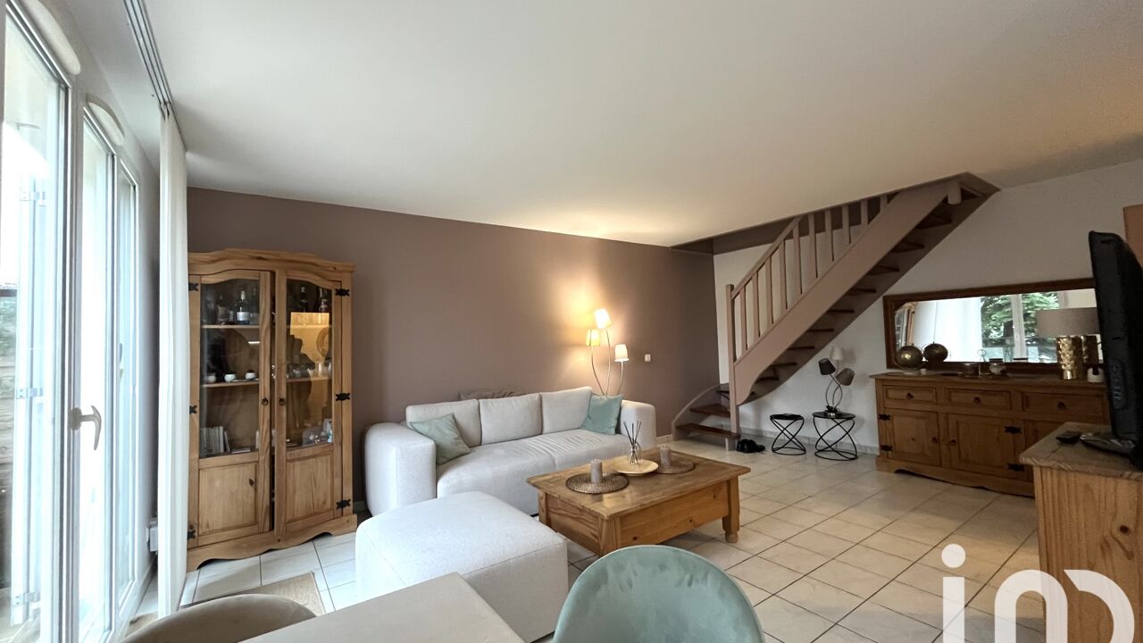 appartement 3 pièces 61 m2 à vendre à Combs-la-Ville (77380)