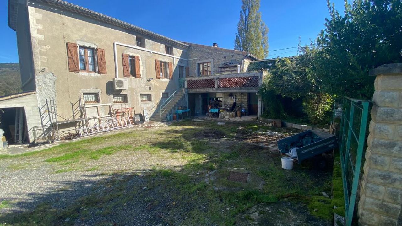 maison 5 pièces 235 m2 à vendre à Saint-Jean-le-Centenier (07580)