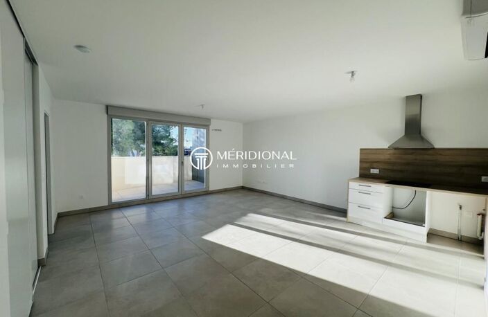 DERNIER ETAGE - T3 - PARKING - TERRASSE — photo 2