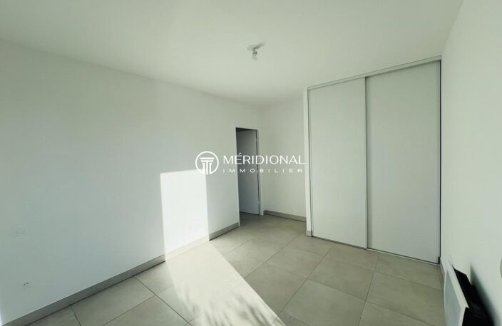 DERNIER ETAGE - T3 - PARKING - TERRASSE — photo 5