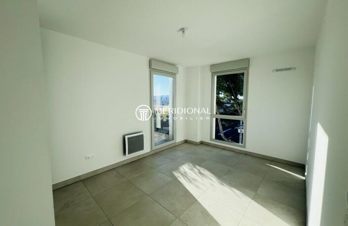 DERNIER ETAGE - T3 - PARKING - TERRASSE — photo 3