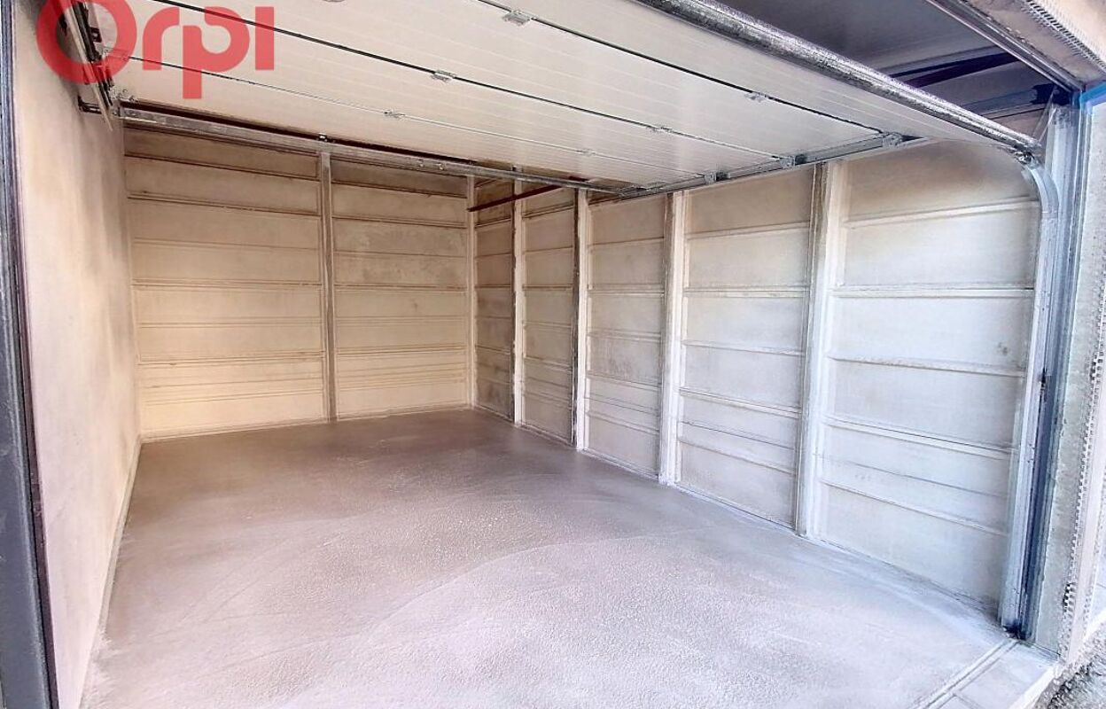 garage  pièces 17 m2 à louer à Monnaie (37380)