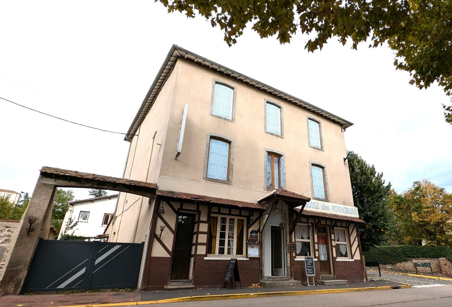 Activité commerciale HOTEL-RESTAURANT Murs et Fonds — photo 1
