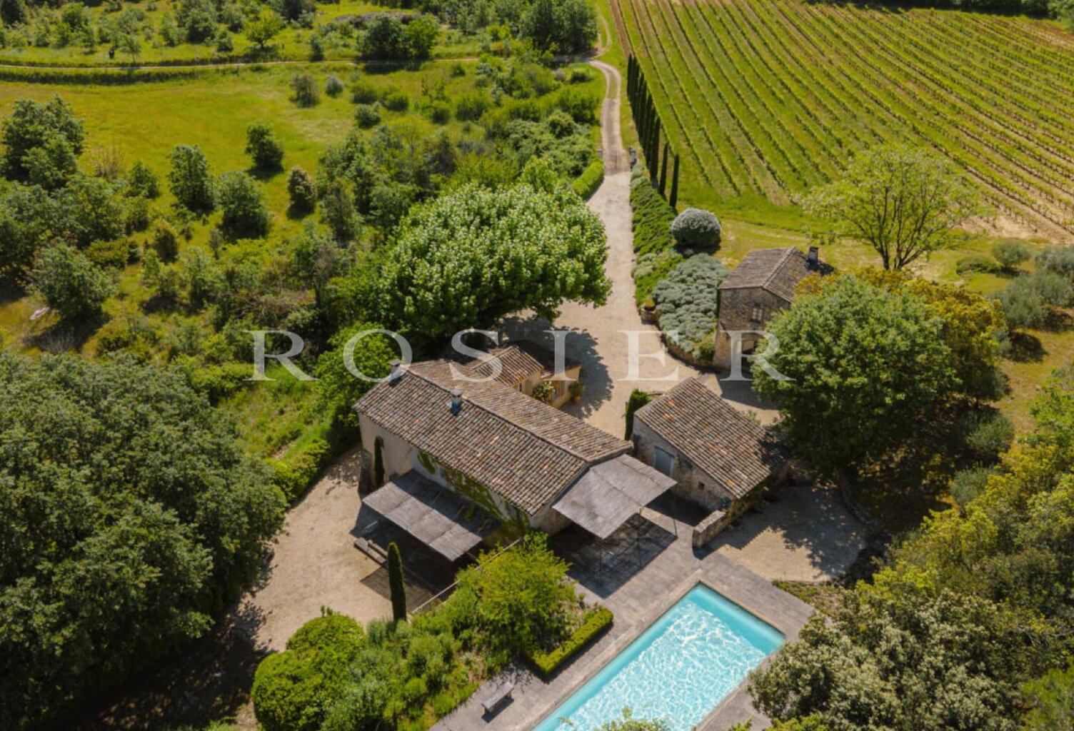 Luberon, superbe mas sur 1,5 hectares — photo 1