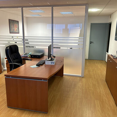 Bureau 70 m²