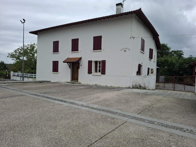 Maison de village à 5 mn de St-Palais. — photo du bien