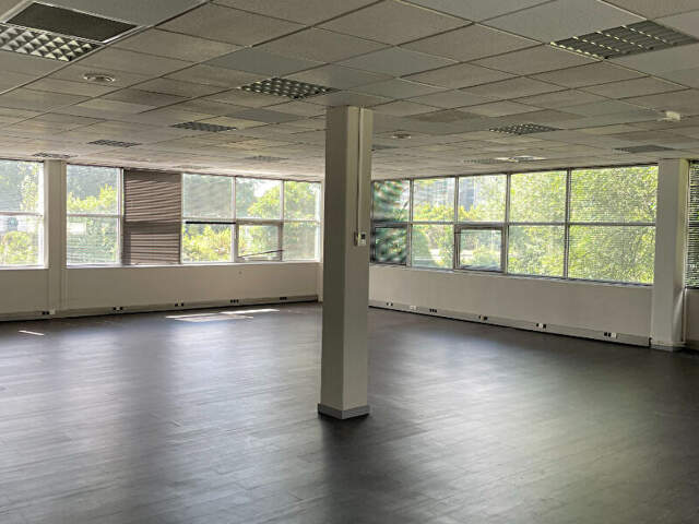 A louer: Local commercial dans le Domaine de PELUS à MERIGNAC — photo du bien