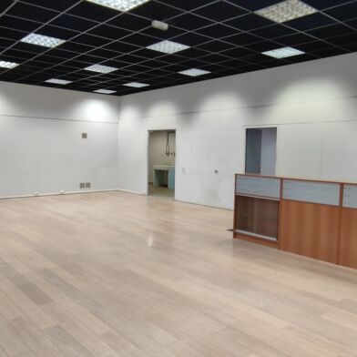 Commerce  370000 €