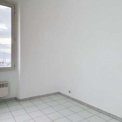 Appartement 3 pièces 810 €