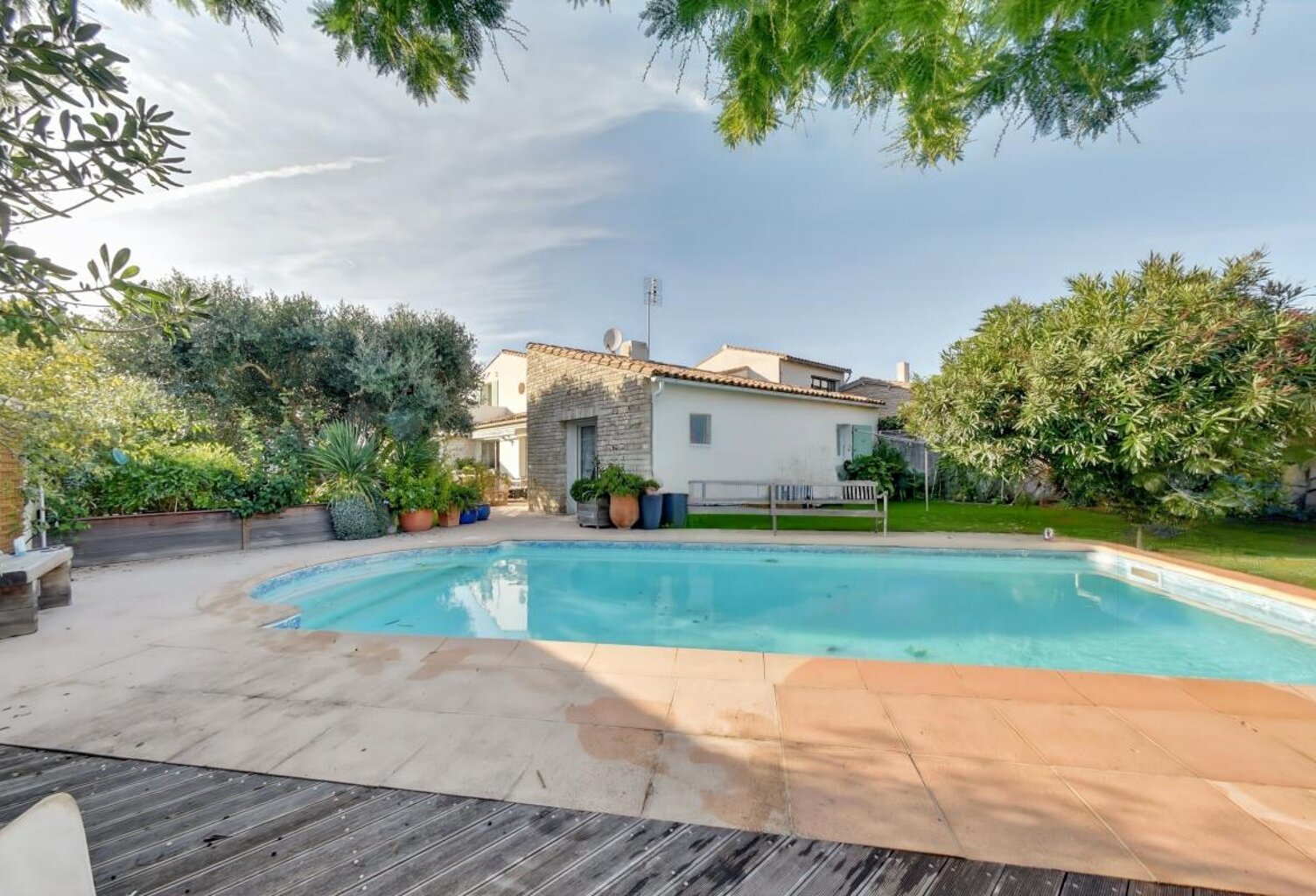 En exclusivité, belle et grande villa avec piscine — photo 1