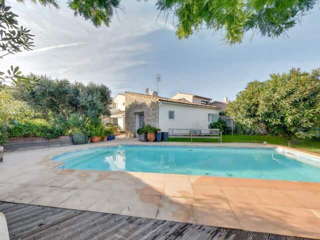 En exclusivité, belle et grande villa avec piscine — photo du bien