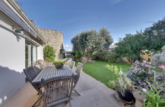 En exclusivité, belle et grande villa avec piscine — photo 4