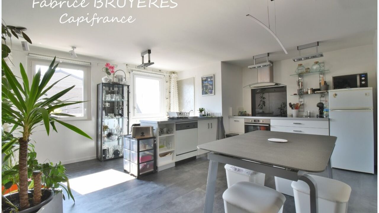 immeuble  pièces 180 m2 à vendre à Ussel (19200)