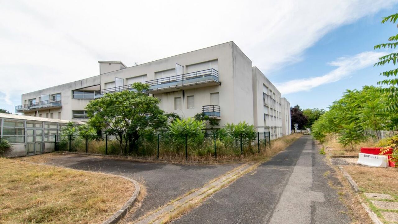 divers  pièces 2734 m2 à vendre à Châtellerault (86100)