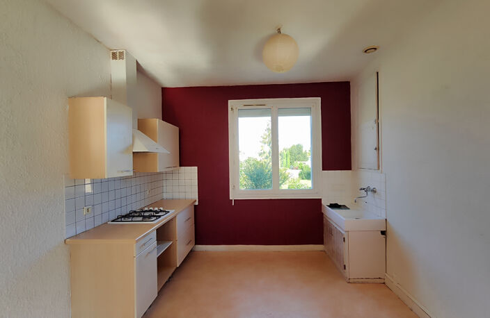 Maison individuelle avec garage et jardin arboré — photo 4