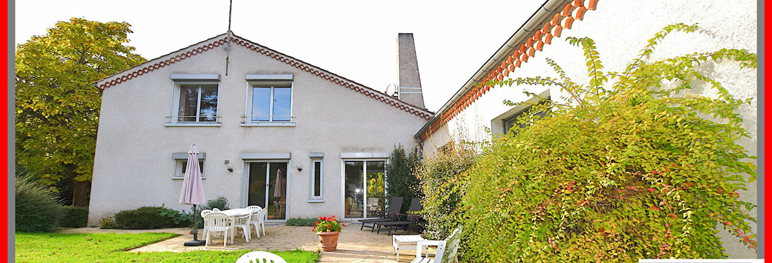 Maison 12 Pièces 253 m² à vendre à Saint-Martin-d'Estréaux (42620)