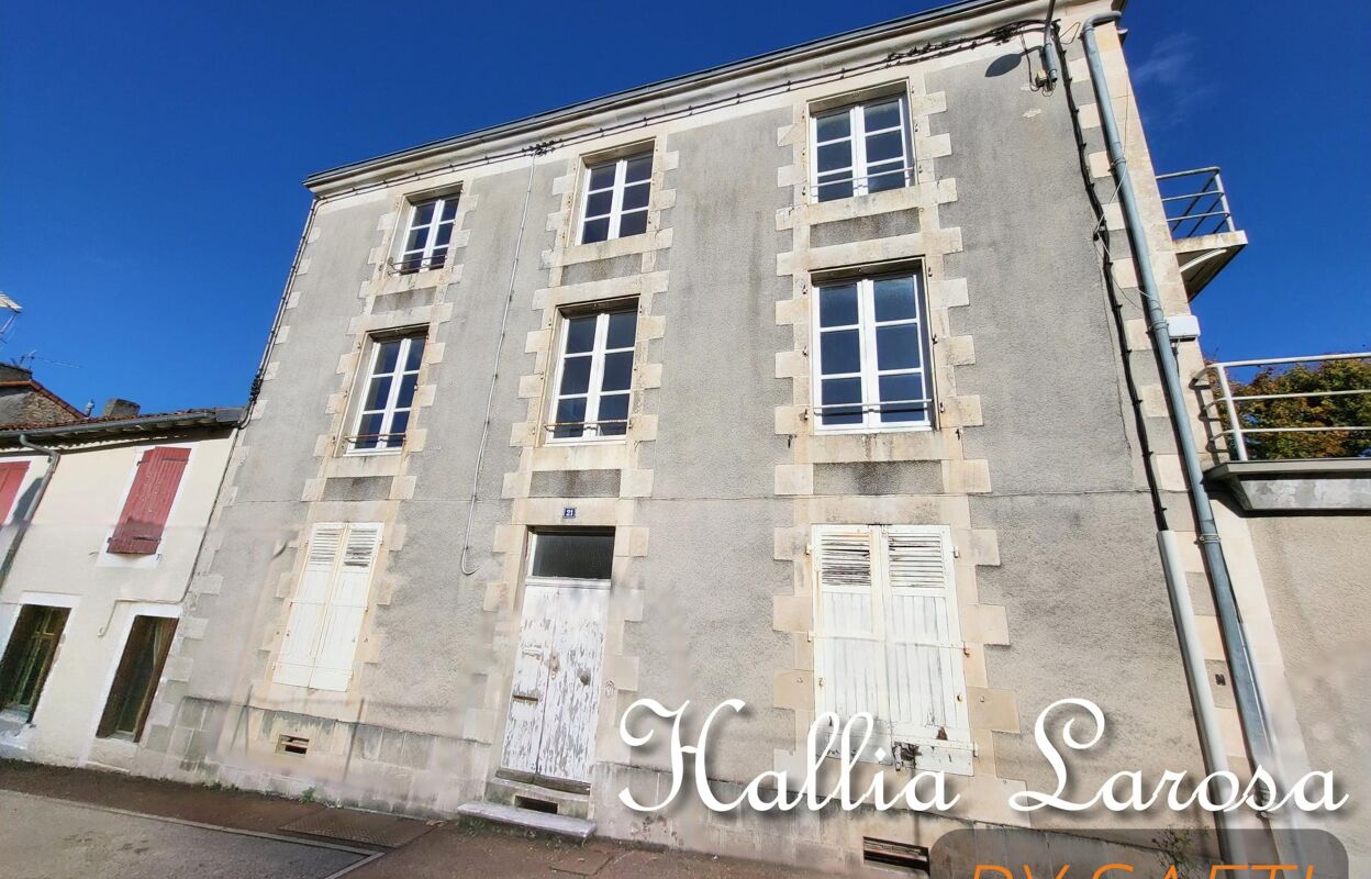 maison 8 pièces 275 m2 à vendre à Montmorillon (86500)