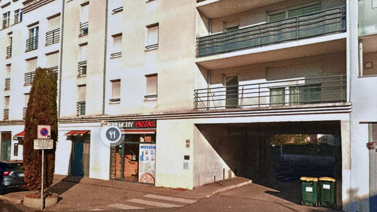 garage  pièces 15 m2 à louer à Meyzieu (69330)