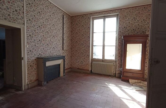 Bâtisse de 202 m² à rénover centre LORRIS ! — photo 2