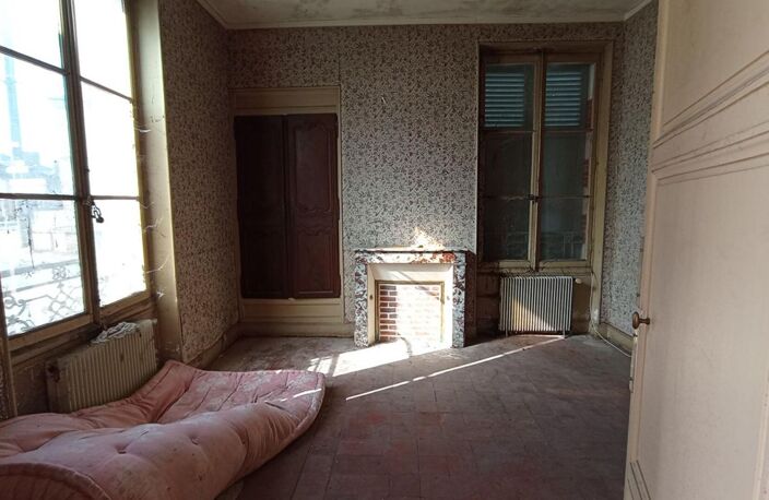 Bâtisse de 202 m² à rénover centre LORRIS ! — photo 3