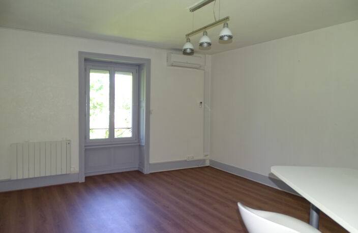 A louer à CLAIRVAUX-LES-LACS, Appartement duplex T2 — photo 2