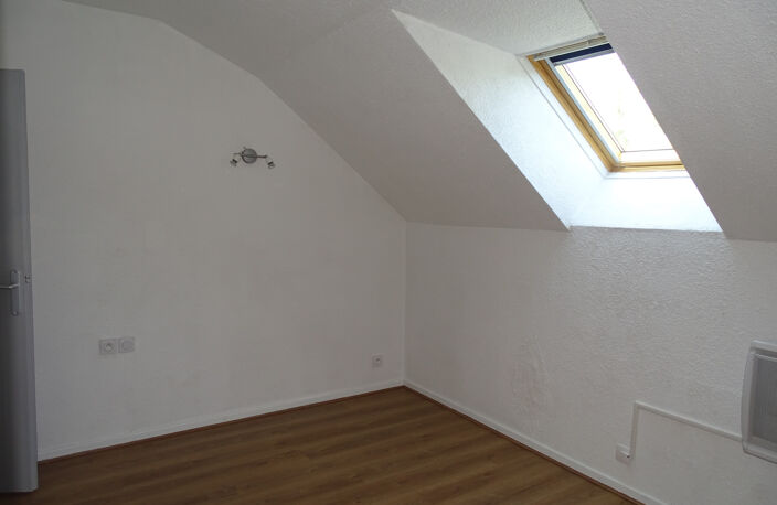 A louer à CLAIRVAUX-LES-LACS, Appartement duplex T2 — photo 3