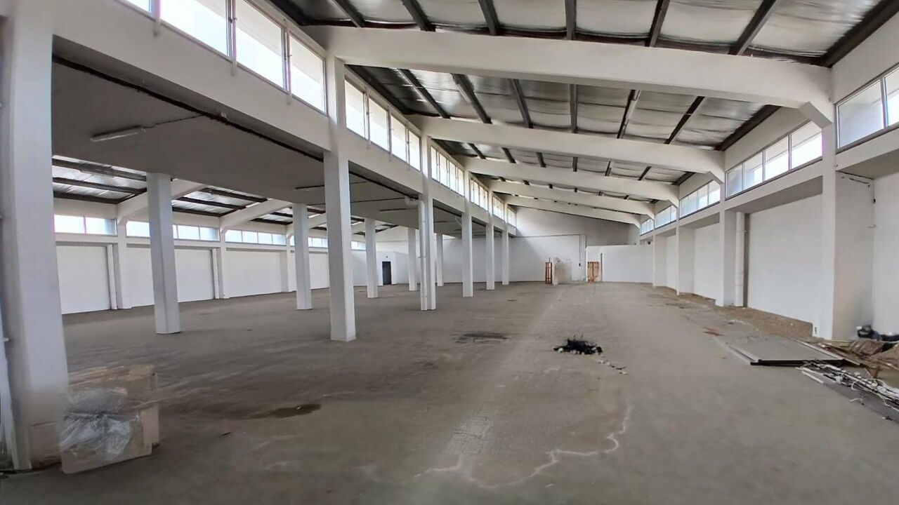 commerce  pièces 700 m2 à louer à Saint-Pierre (97410)