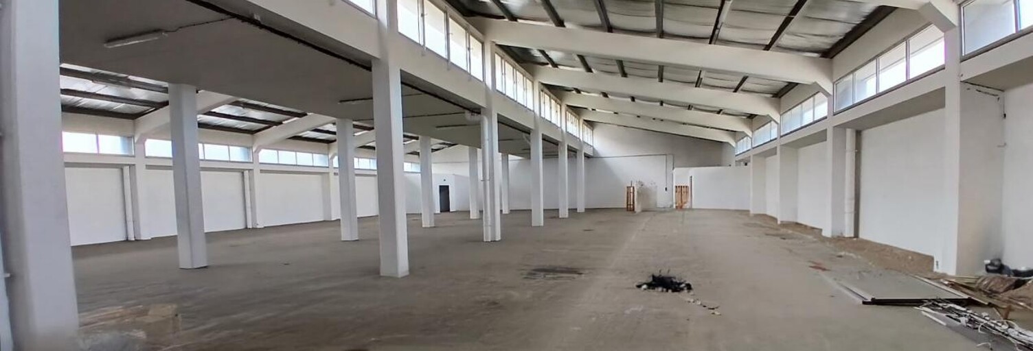 Commerce  700 m² à louer à Saint-Pierre (97410)