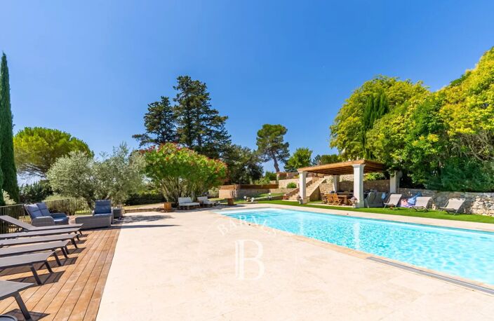 SOUS OFFRE - PIERREVERT - PROPRIETE 600m2 - 3 GITES- CALME ABSOL — photo 2