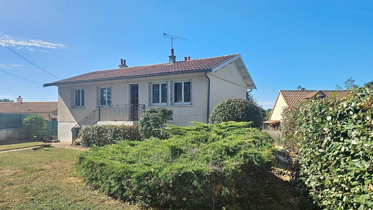 maison 5 pièces 77 m2 à vendre à Fleuré (86340)