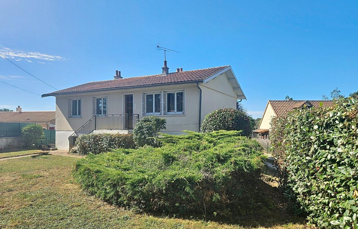 maison 5 pièces 77 m2 à vendre à Fleuré (86340)