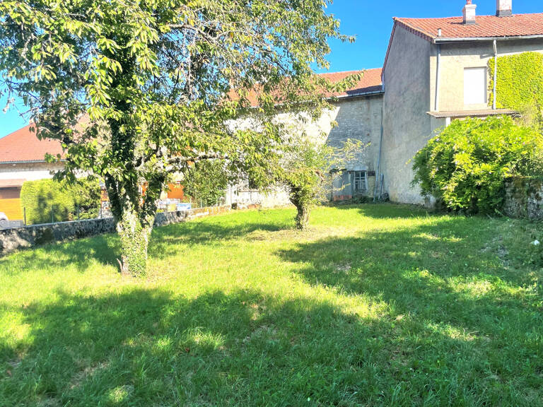 Maison de village en pierres à rénover avec terrain de près — photo 1