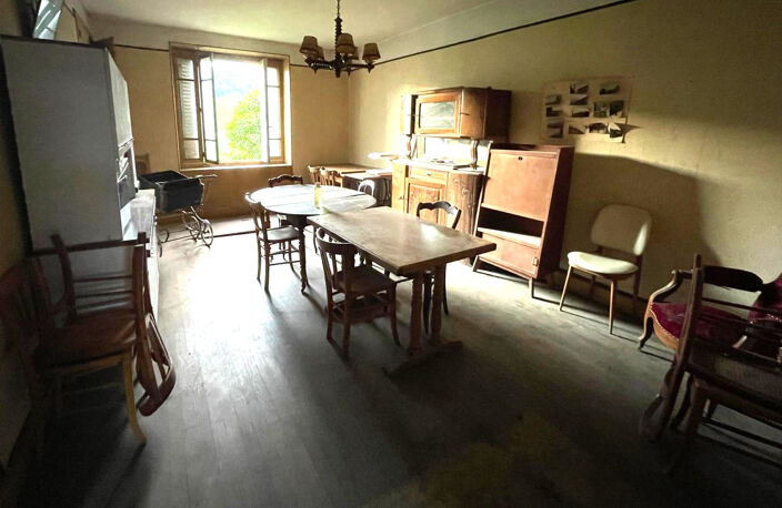 Maison de village en pierres à rénover avec terrain de près — photo 3