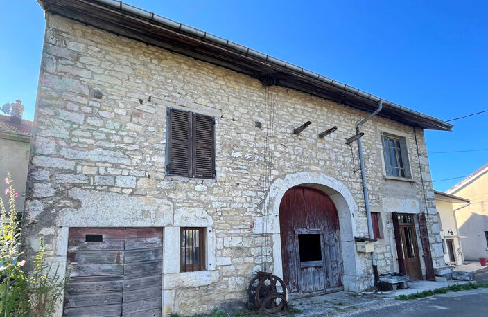 Maison de village en pierres à rénover avec terrain de près — photo 4