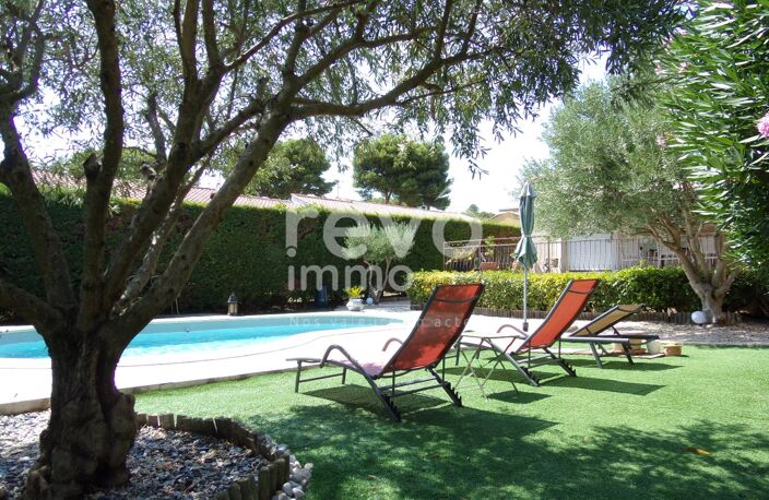 Villa — photo 2