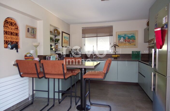 Villa — photo 3
