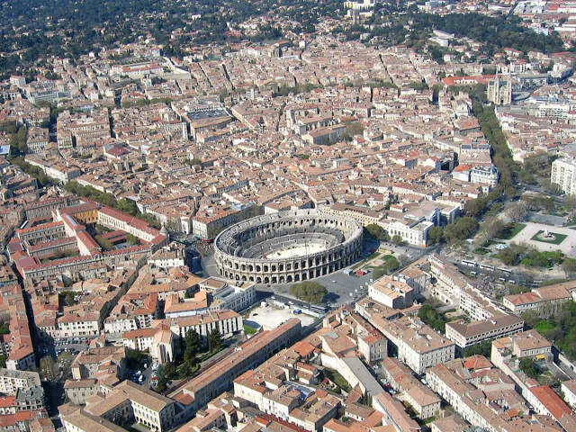 NIMES ECUSSON - LOCAL COMMERCIAL — photo du bien