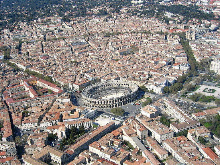 NIMES ECUSSON - LOCAL COMMERCIAL — photo 1