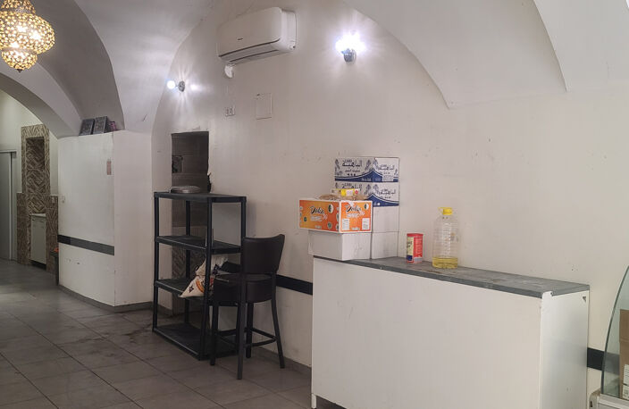 NIMES ECUSSON - LOCAL COMMERCIAL — photo 2