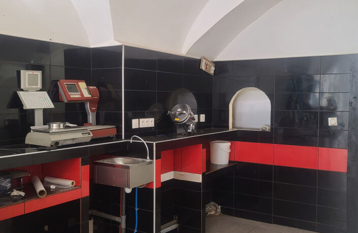 NIMES ECUSSON - LOCAL COMMERCIAL — photo 4