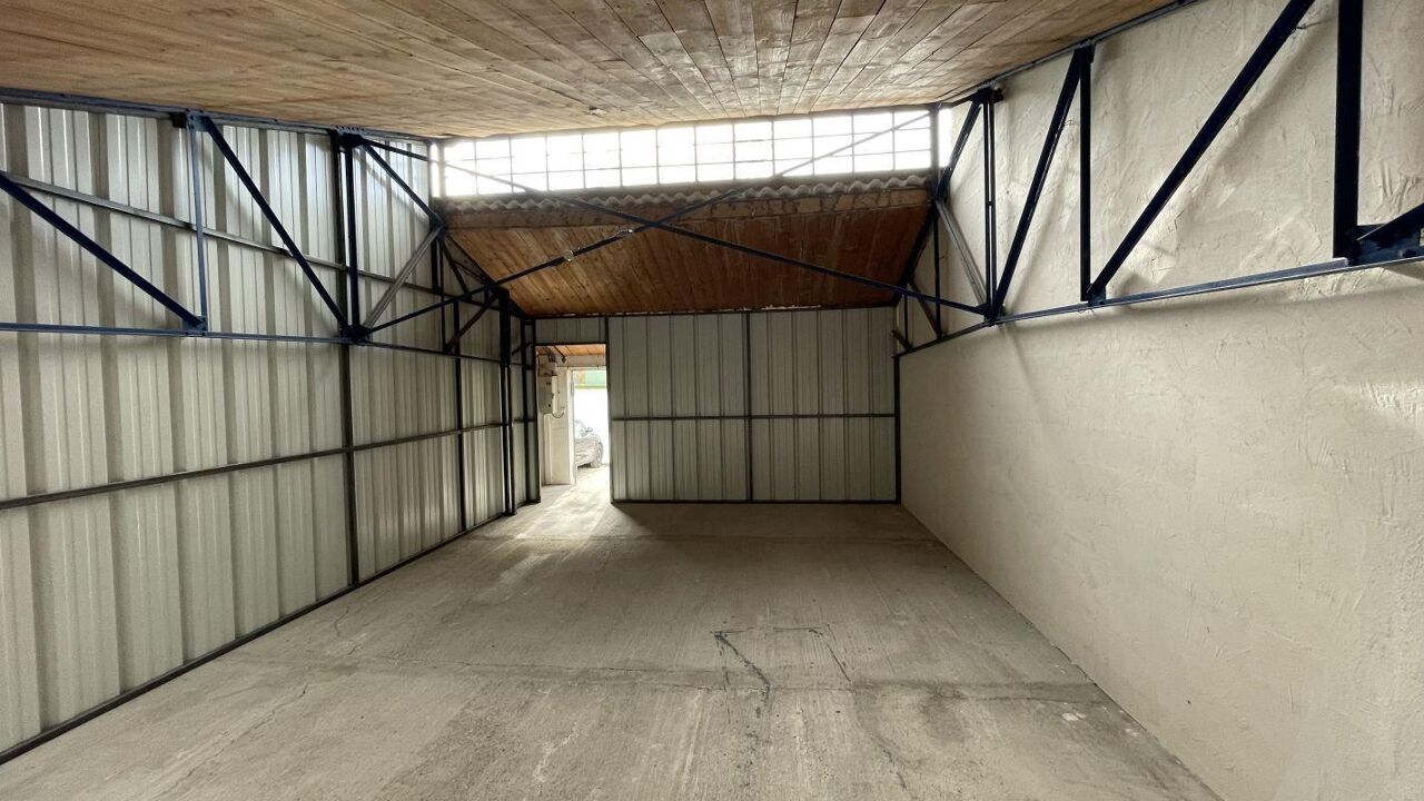 garage  pièces 42 m2 à louer à Peyrolles-en-Provence (13860)